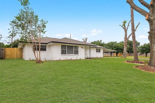5429 De Lange Ln, Houston, TX, 77092-4209 | Card Image