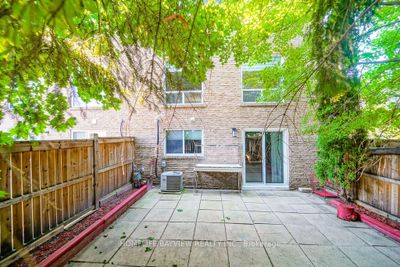 34 - 12 Poplar Cres, Condo with 4 bedrooms, 2 bathrooms and 2 parking in Aurora ON | Image 3