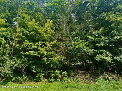 980 N Quaker Ln, Staatsburg, NY, 12580-5601 | Card Image