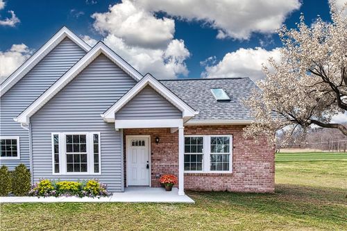 33-115 White Fox Ct, Ellwood City, PA, 16117 | Card Image