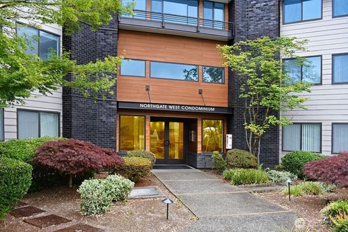 321-11300 1st Avenue Ne, Seattle, WA, 98125 | Card Image