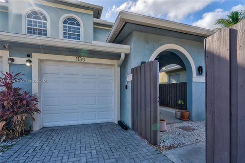 1139 Ne 3rd Ave, Fort Lauderdale, FL, 33304-1916 | Card Image
