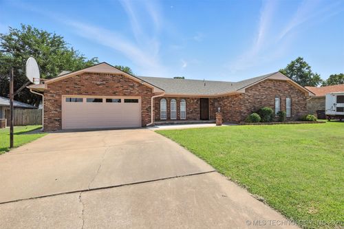 6627 Castle Ct, Bartlesville, OK, 74006-9016 | Card Image