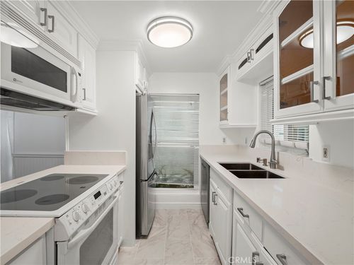 138-18411 Hatteras St, Tarzana, CA, 91356 | Card Image