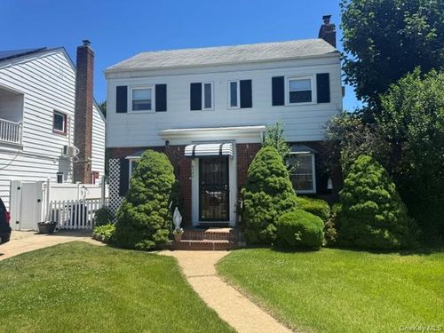 83-43 252 Street, New York, NY, 11426 | Card Image