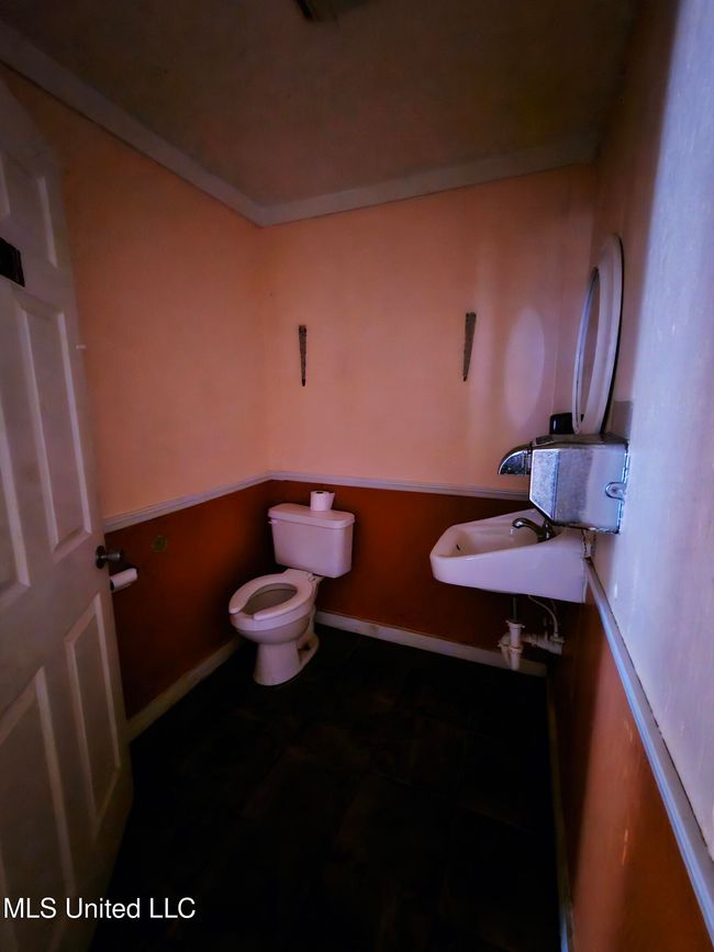 Half bath | Image 10