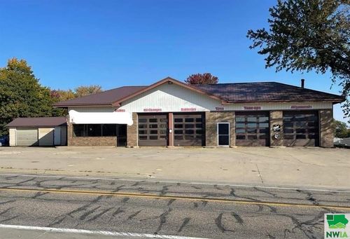 321 E Hawkeye Dr, Remsen, IA, 51050-1040 | Card Image