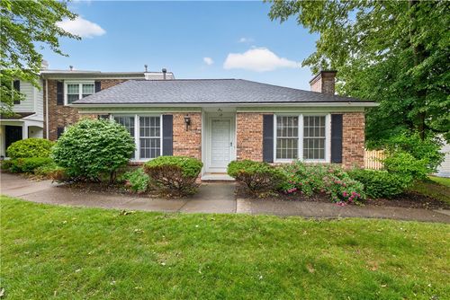18 New Wickham Dr, Penfield, NY, 14526-2704 | Card Image
