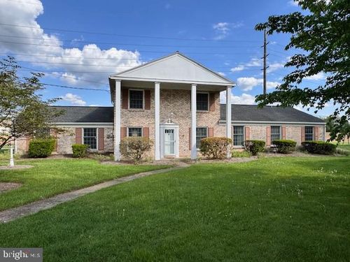 1050 E Governor Rd, HERSHEY, PA, 17033-9589 | Card Image