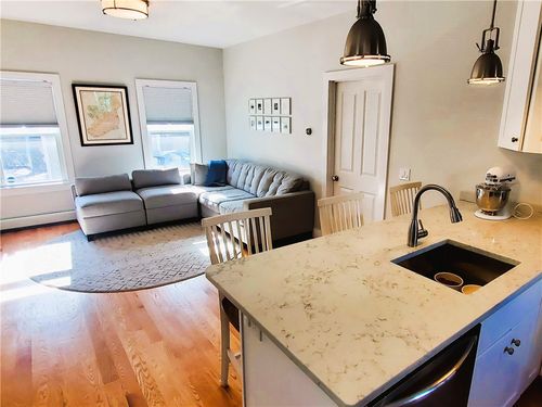 1-40 Simmons St, Newport, RI, 02840-3924 | Card Image