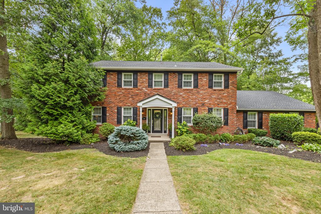 Applewood Dr, Fort Washington, PA 19034
