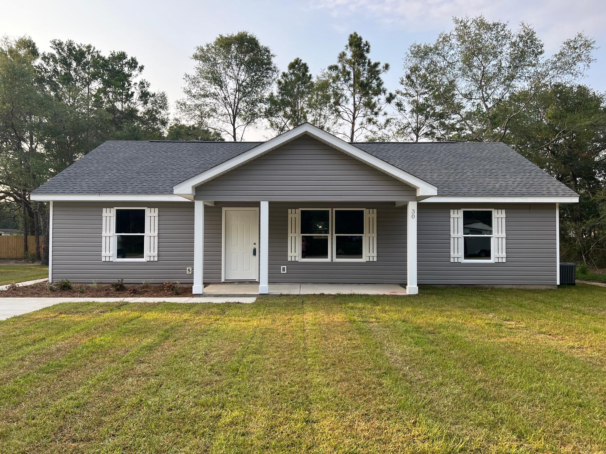 Iris Ln, Defuniak Springs, FL 32433