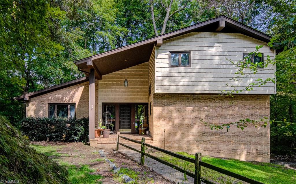 Trailwood Dr, Greensboro, NC 27407