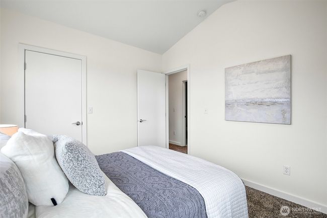 1214 N Northgate Way, Townhouse with 3 bedrooms, 2 bathrooms and 1 parking in Seattle WA | Image 31
