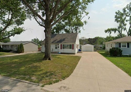2125 Richard Dr Ne, Cedar Rapids, IA, 52402-2840 | Card Image