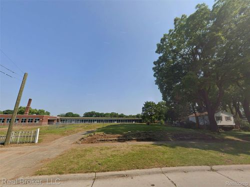 25220 Pennie St, Dearborn Heights, MI, 48125-1802 | Card Image