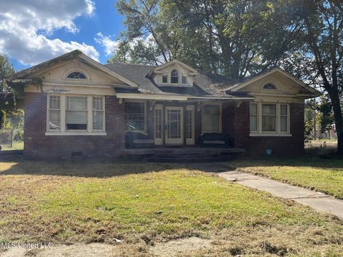 230 School St, Clarksdale, MS, 38614-4039 | Card Image