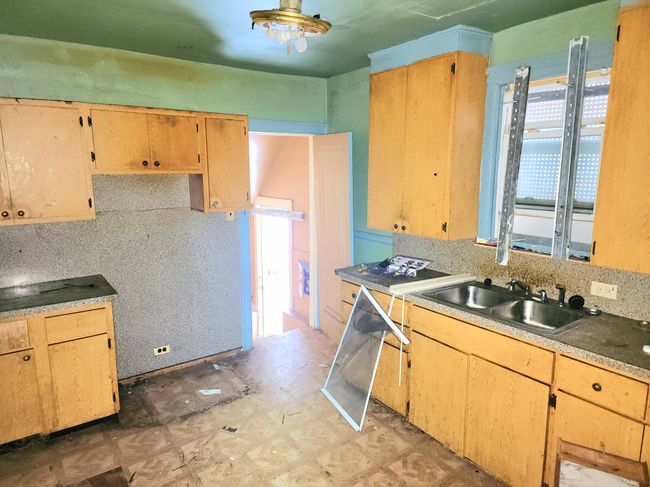 5953 Lakeview St, House other with 3 bedrooms, 2 bathrooms and null parking in Detroit MI | Image 6