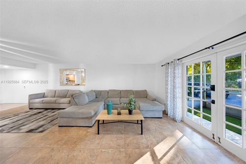 apt-102-7554 Stirling Rd, Hollywood, FL, 33024-1559 | Card Image