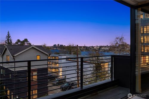 755 Hayes St, Seattle, WA, 98109-3028 | Card Image