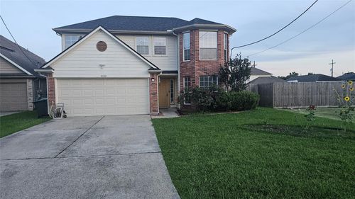 2320 Shady Pine Dr, Conroe, TX, 77301-3352 | Card Image