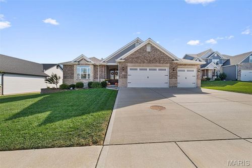 284 Laurens Spring Ct, Lake St Louis, MO, 63367-2056 | Card Image