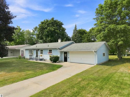 714 Sunset Ln, Cadillac, MI, 49601-1759 | Card Image