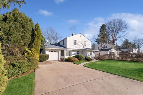 142 Hillturn Ln, Roslyn Heights, NY, 11577-2326 | Card Image