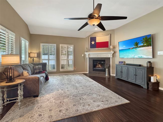 1812 Azalea Dr, House other with 3 bedrooms, 2 bathrooms and null parking in Savannah TX | Image 9