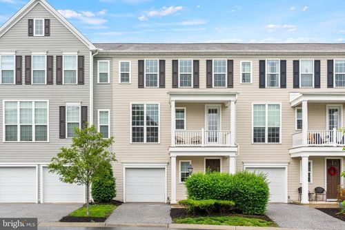 562 Fawn Ln, HUMMELSTOWN, PA, 17036-7200 | Card Image