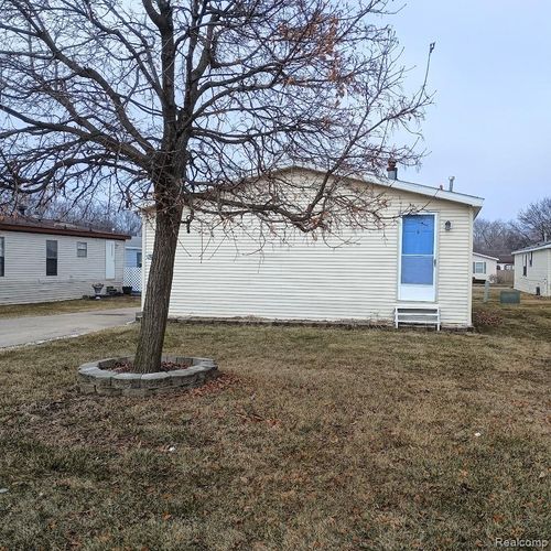 19859 Arcadia Dr, Clinton Township, MI, 48036-4424 | Card Image
