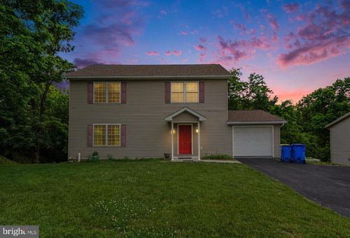 725 Lindenwood Ln, Harrisburg, PA, 17113-1033 | Card Image