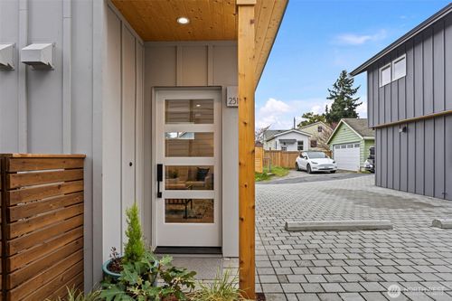 2510 Nw 80th St, Seattle, WA, 98117 | Card Image