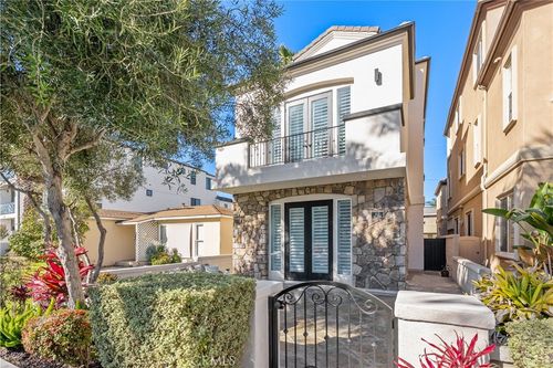 613 12th St, Huntington Beach, CA, 92648-4035 | Card Image