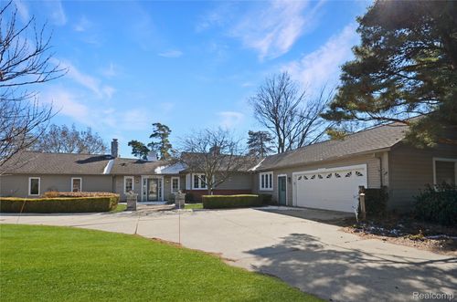 37272 Moravian Dr, Clinton Township, MI, 48036-3602 | Card Image