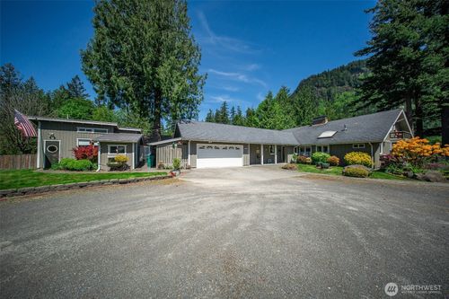 37418 W Lake Walker Dr Se, Enumclaw, WA, 98022-9692 | Card Image