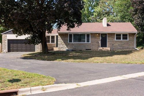 1689 Edgemont St, Maplewood, MN, 55117-2416 | Card Image