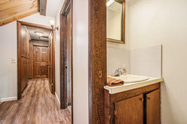 Upper 1/2 Bathroom. | Image 28