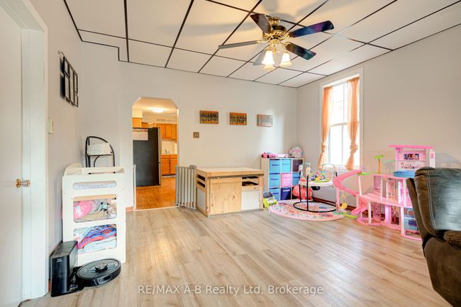 239 Nile St, House other with 4 bedrooms, 2 bathrooms and 8 parking in Stratford ON | Image 12
