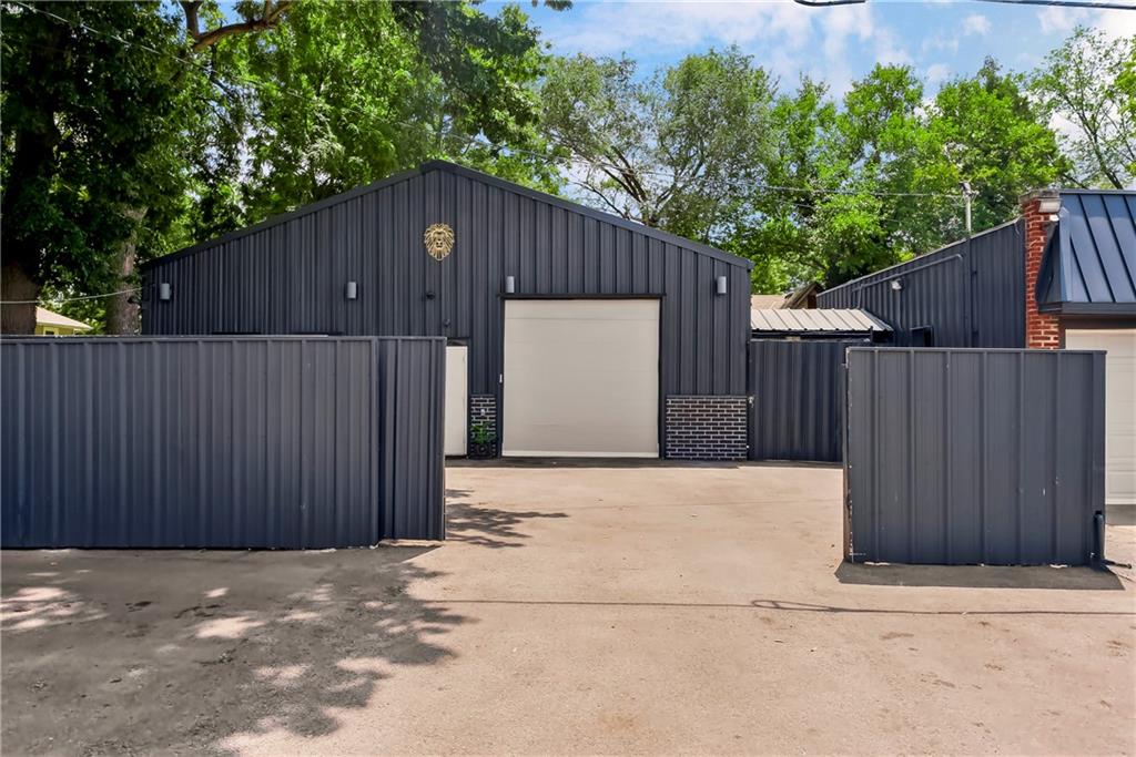 7601 E 67Th St, Kansas City, MO 64118
