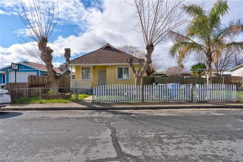 160 E Houston St, Coalinga, CA, 93210-2612 | Card Image