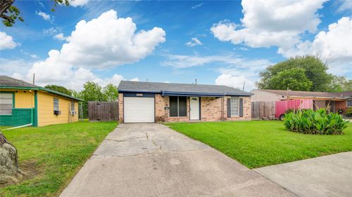 10611 Leitrim Way, Houston, TX, 77047-1124 | Card Image