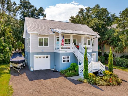 215 W Indian Avenue, Folly Beach, SC, 29439 | Card Image