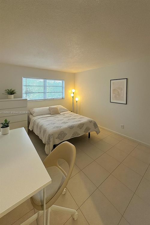 apt-206-12290 Ne 11th Ct, North Miami, FL, 33161-5802 | Card Image