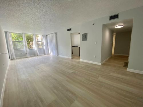 apt-212-17890 W Dixie Hwy, North Miami Beach, FL, 33160-4824 | Card Image