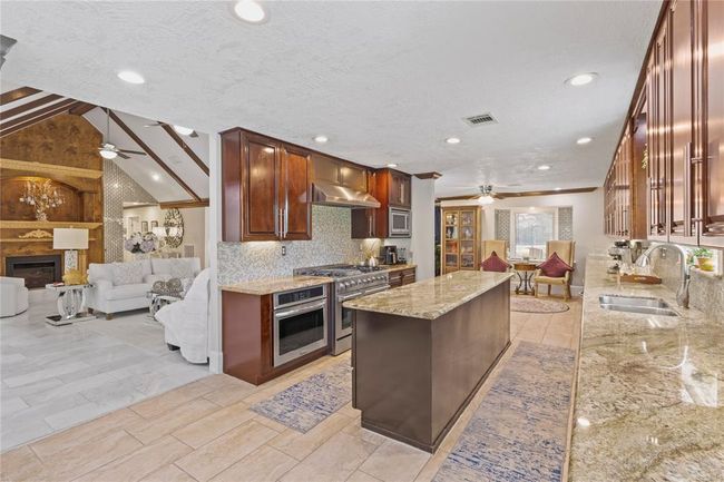 8220 Wateka Cir, House other with 4 bedrooms, 3 bathrooms and null parking in Houston TX | Image 10