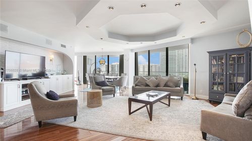 10ab-19707 Turnberry Way, Aventura, FL, 33180-2566 | Card Image
