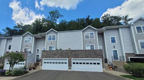 48-48 Stetson Pl, Danbury, CT, 06811-3884 | Card Image