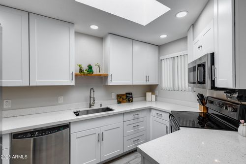 9242 N 47th Ct, Glendale, AZ, 85302-3624 | Card Image