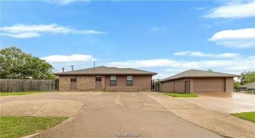 807 Holleman Dr, College Station, TX, 77840-4409 | Card Image